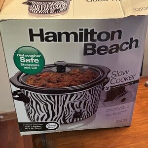 Hamilton Beach Black and White Slow Cooker 3 quart- brand new